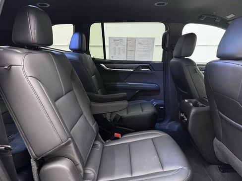 Used 2024 GMC Acadia Elevation image 24