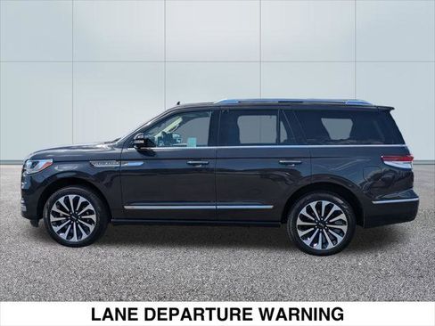 Used 2024 Lincoln Navigator Reserve image 2