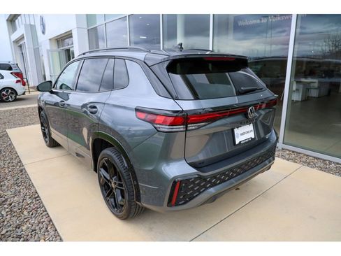 Used 2025 Volkswagen Tiguan SE R-Line image 6