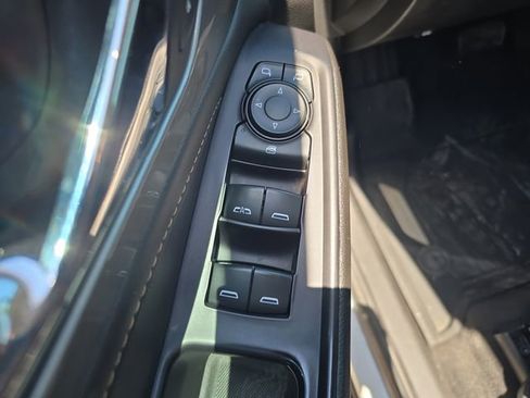 Used 2020 Chevrolet Traverse LT w/ LPO, Blackout Package AWD/4WD image 15