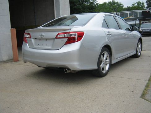 Used 2014 Toyota Camry SE FWD image 5