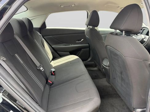 Used 2022 Hyundai Elantra SEL FWD image 32