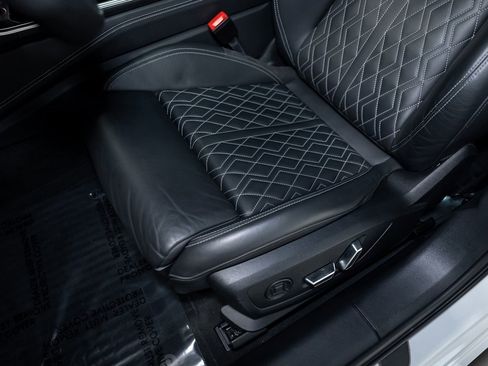 Used 2021 Audi S6 Prestige w/ Prestige Package image 32