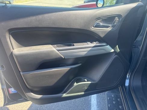 Used 2019 Chevrolet Colorado LT w/ LT Convenience Package AWD/4WD image 16