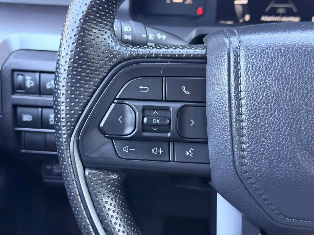 Certified 2025 Toyota Tacoma SR5 AWD/4WD image 8