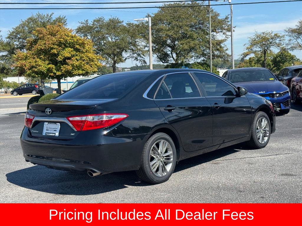 Used 2017 Toyota Camry SE FWD image 3