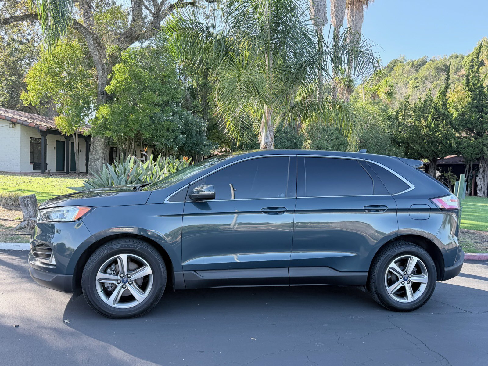 Used 2019 Ford Edge SEL w/ Equipment Group 201A FWD image 2