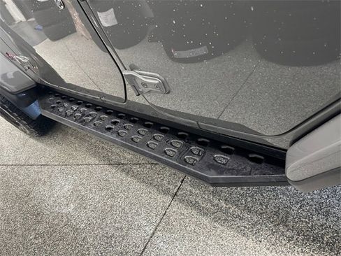 Used 2022 Jeep Wrangler Unlimited Rubicon w/ Trailer Tow Package image 18