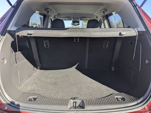 Used 2022 Chevrolet Trax LT w/ LT Convenience Package image 21