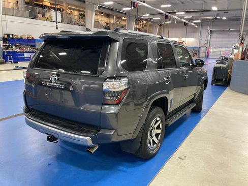 Used 2018 Toyota 4Runner TRD Off-Road Premium AWD/4WD image 7