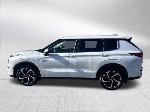 Used 2024 Mitsubishi Outlander SE image 9