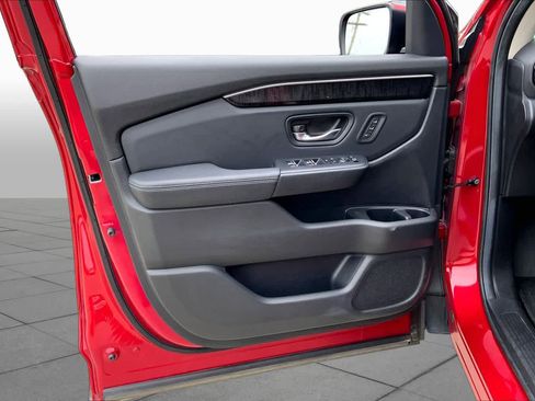 Used 2025 Honda Pilot Elite image 20