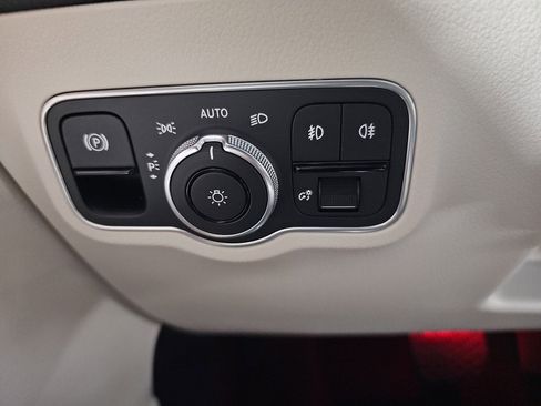 Used 2025 Mercedes-Benz GLA 250 image 27