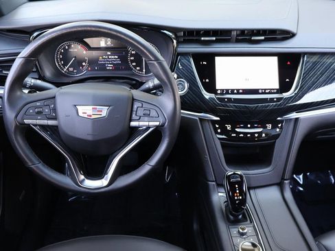 Certified 2025 Cadillac XT6 Premium Luxury image 16