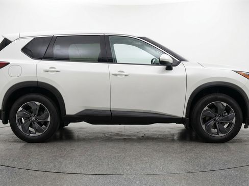 Used 2025 Nissan Rogue SV AWD/4WD image 11