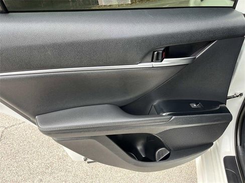 Used 2019 Toyota Camry XSE image 16