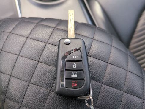 Used 2019 Toyota Camry SE FWD image 25