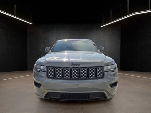 Used 2020 Jeep Grand Cherokee Altitude AWD/4WD image 2