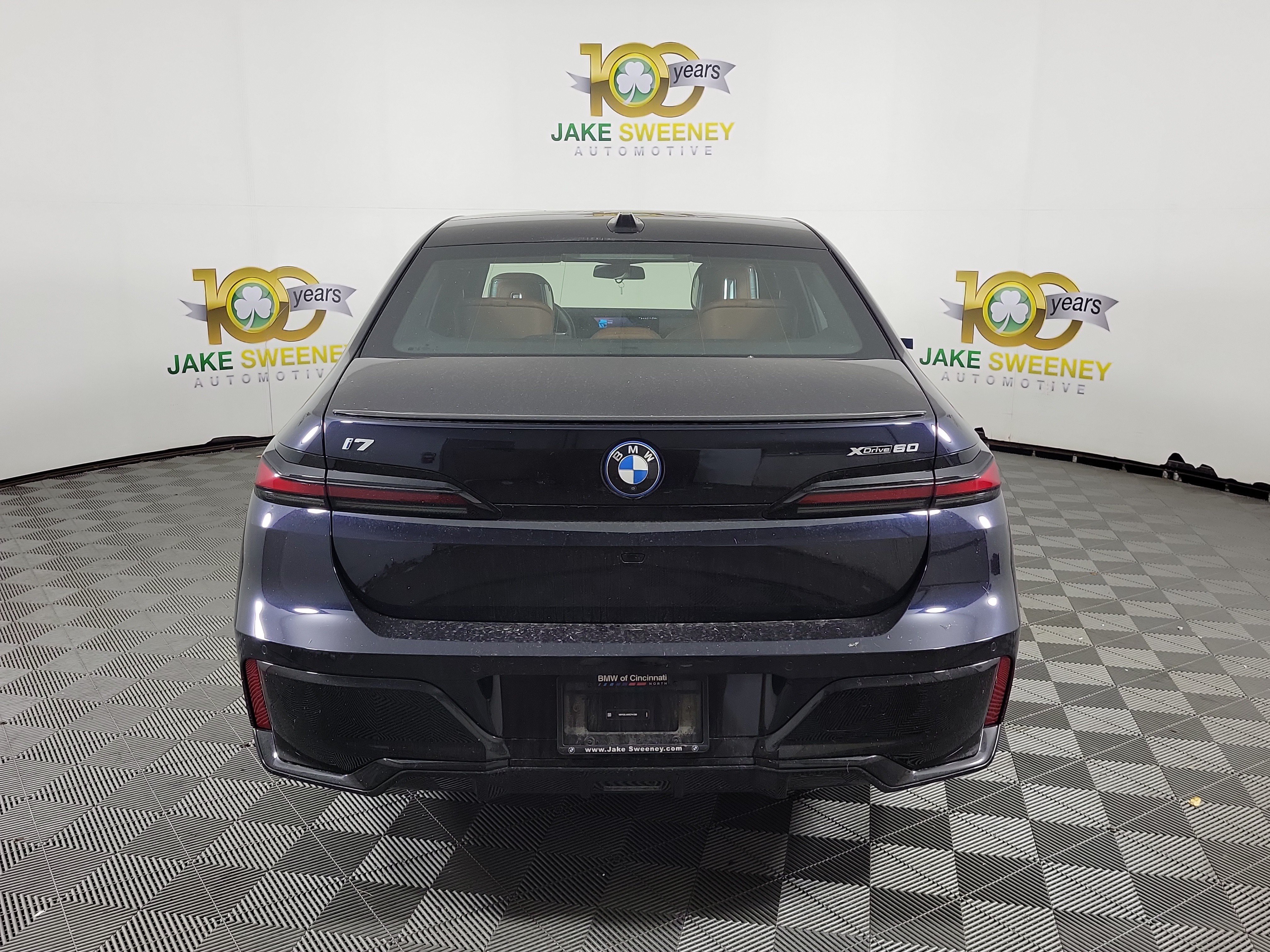 Certified 2024 BMW i7 xDrive60 w/ Executive Package AWD/4WD image 3