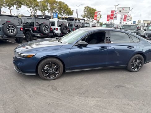 Used 2025 Honda Accord SE image 25