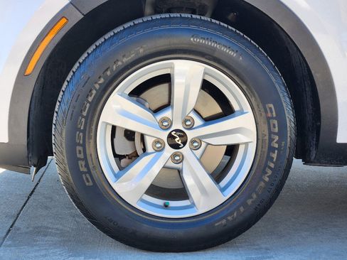 Certified 2022 Kia Sorento LX image 9