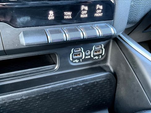 Used 2021 RAM 1500 Big Horn AWD/4WD image 16