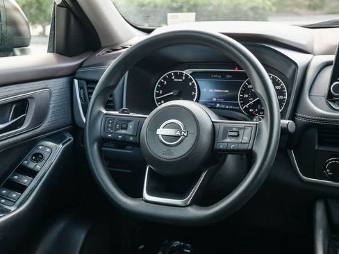 Used 2023 Nissan Rogue S FWD image 12