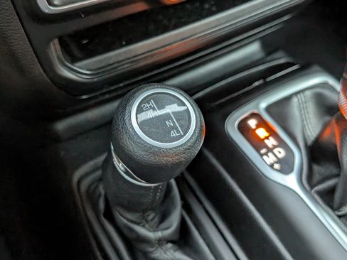 Used 2018 Jeep Wrangler Unlimited Sport S AWD/4WD image 19