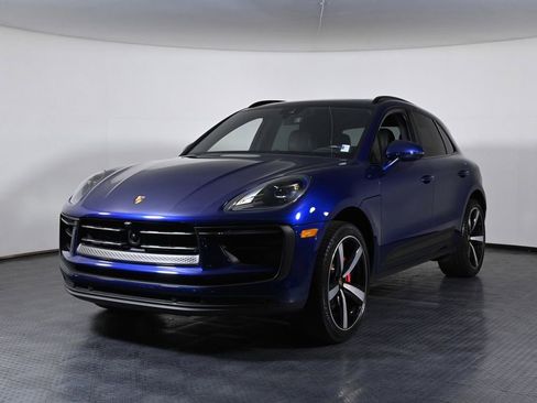 Certified 2024 Porsche Macan S AWD/4WD image 1