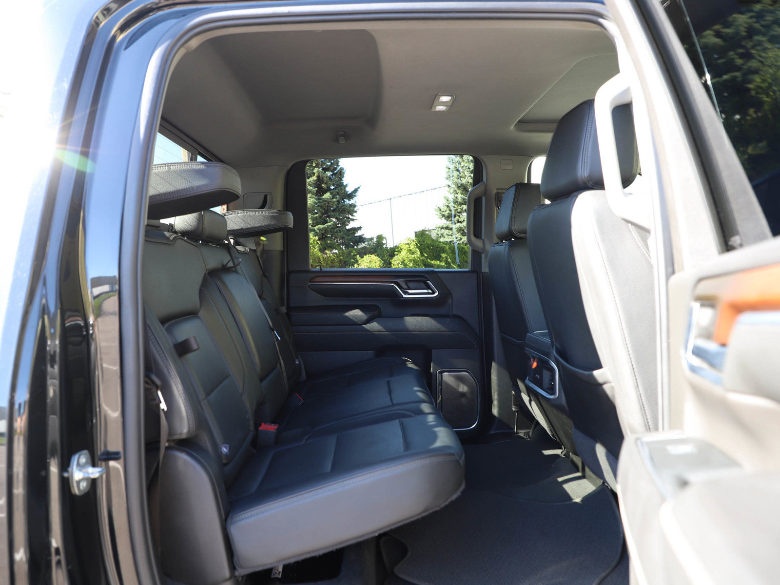 Used 2024 GMC Sierra 3500 Denali w/ Denali Reserve Package AWD/4WD image 11