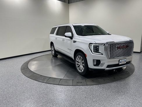 Used 2022 GMC Yukon XL Denali image 4