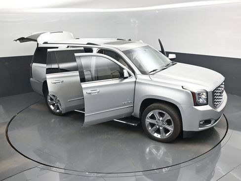 Used 2020 GMC Yukon Denali w/ Denali Ultimate Package AWD/4WD image 19