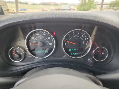 Used 2014 Jeep Wrangler Unlimited Rubicon w/ Connectivity Group AWD/4WD image 10