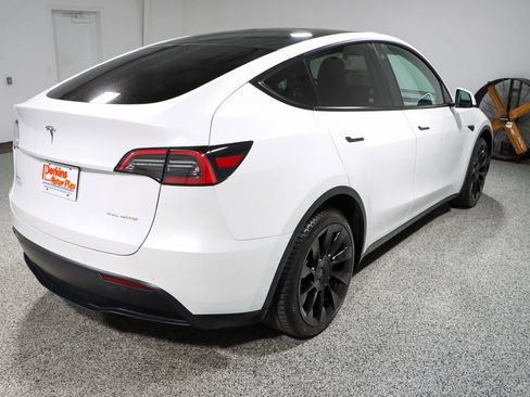 Used 2021 Tesla Model Y Long Range image 7