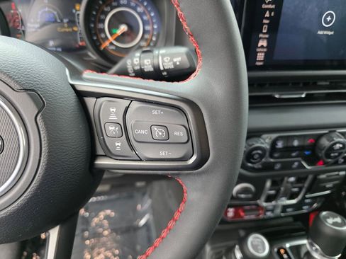 Used 2024 Jeep Wrangler Unlimited Rubicon w/ Technology Group AWD/4WD image 19