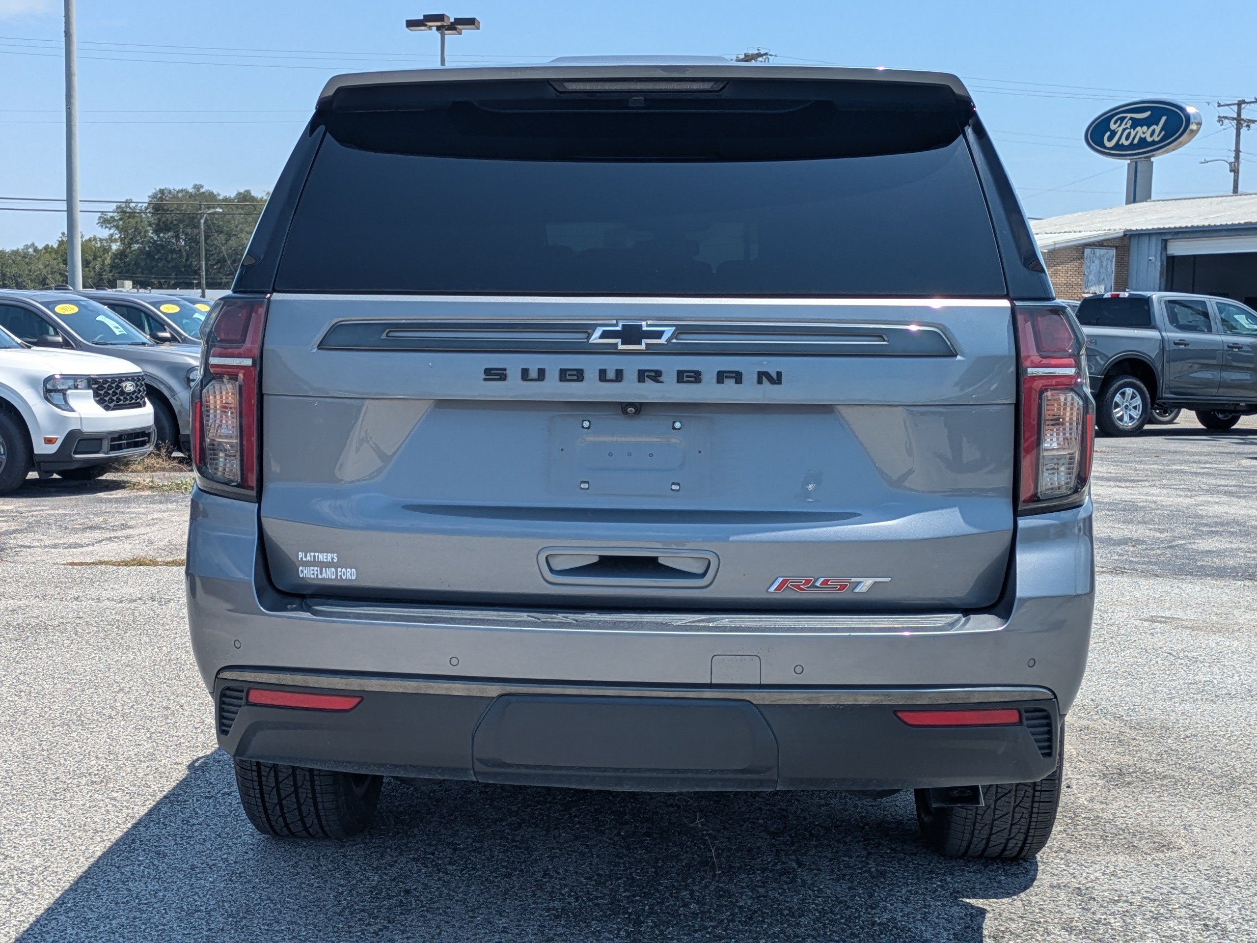 Used 2021 Chevrolet Suburban RST w/ Rear Media and Nav Package RWD image 5