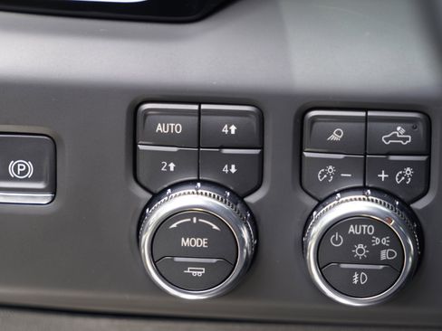 Used 2026 GMC Sierra 2500 AT4 AWD/4WD image 19