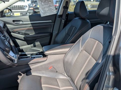 Used 2023 Nissan Altima 2.5 SR image 10