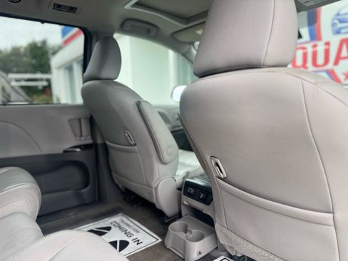 Used 2018 Toyota Sienna XLE FWD image 57