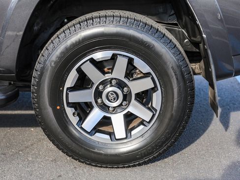 Certified 2018 Toyota 4Runner TRD Off-Road Premium image 28