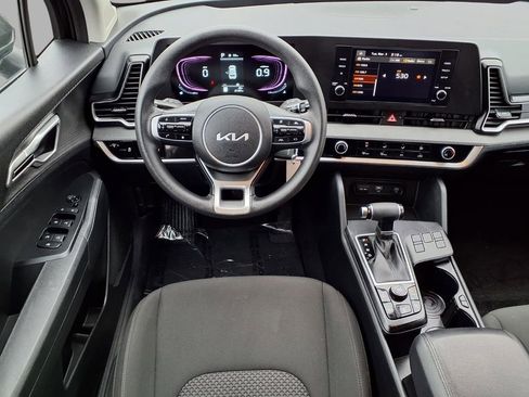 Used 2025 Kia Sportage LX image 4