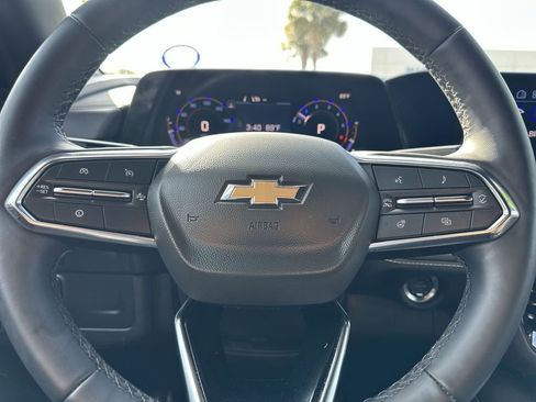 Certified 2025 Chevrolet Suburban Premier image 22