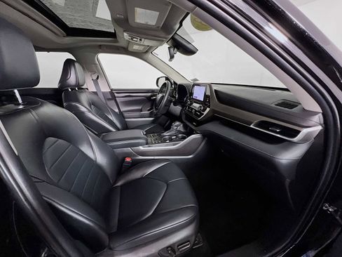 Used 2023 Toyota Highlander XLE image 29