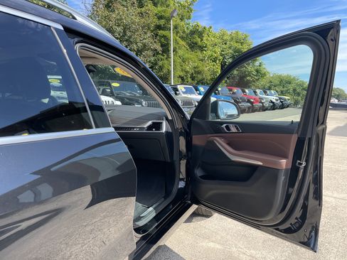 Used 2023 BMW X7 xDrive40i w/ Parking Assistance Package image 8