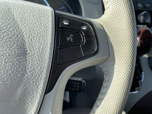 Used 2014 Toyota Sienna XLE image 24