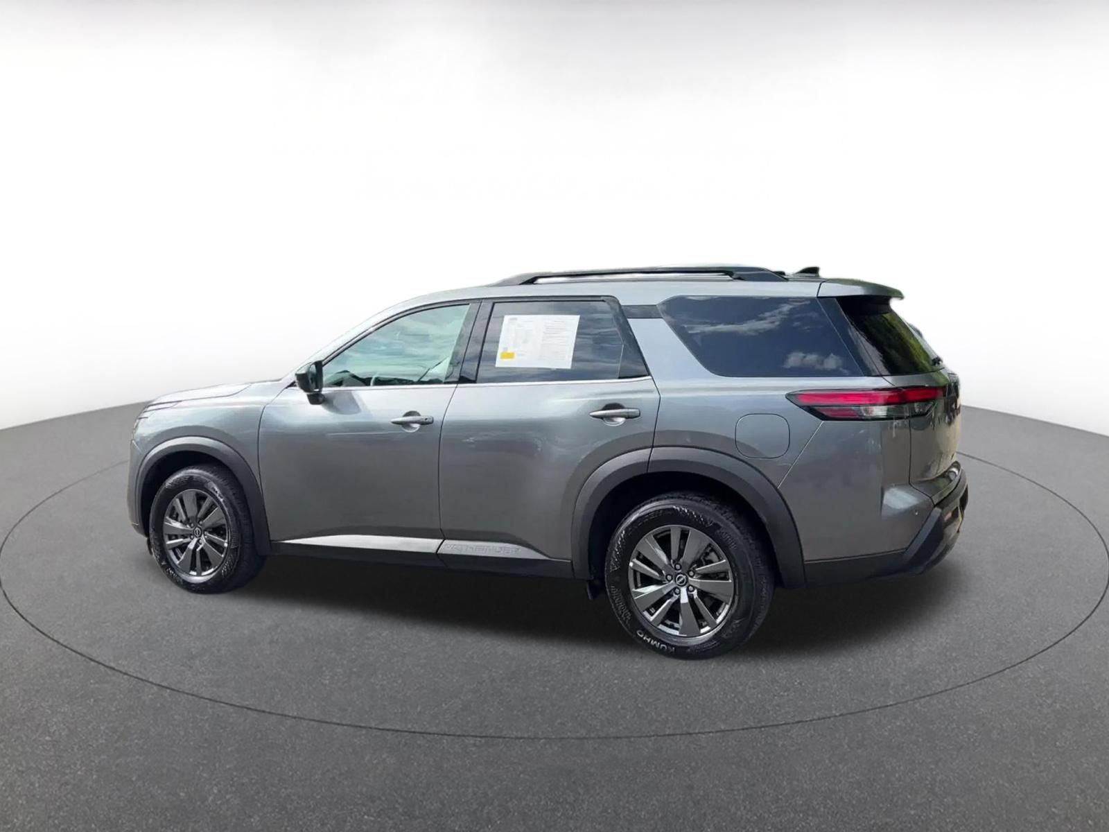 Used 2026 Nissan Pathfinder SV AWD/4WD image 9