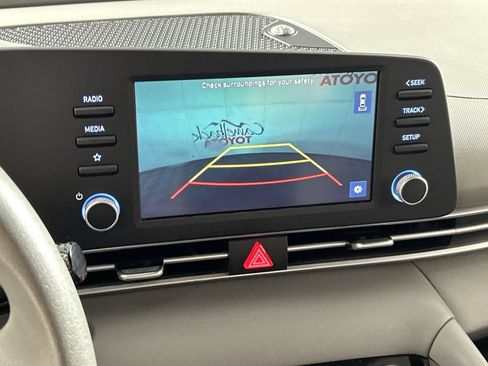 Used 2023 Hyundai Elantra SEL FWD image 17