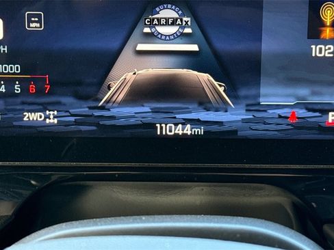 Used 2025 Chevrolet Suburban RST image 39