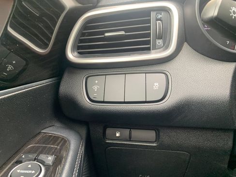 Used 2020 Kia Sorento FWD V6 image 20