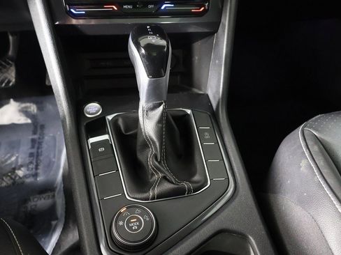 Used 2022 Volkswagen Tiguan SE w/ Panoramic Sunroof Package image 44